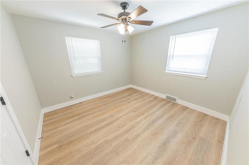  326 S Webster Ave, Indianapolis, IN 46219 photo 9