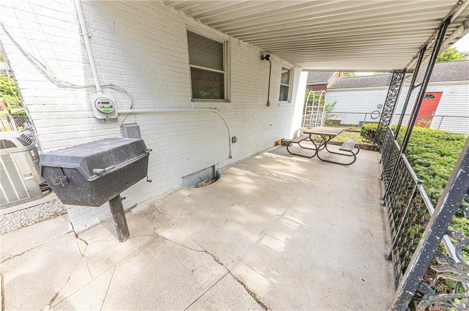  326 S Webster Ave, Indianapolis, IN 46219 photo 17