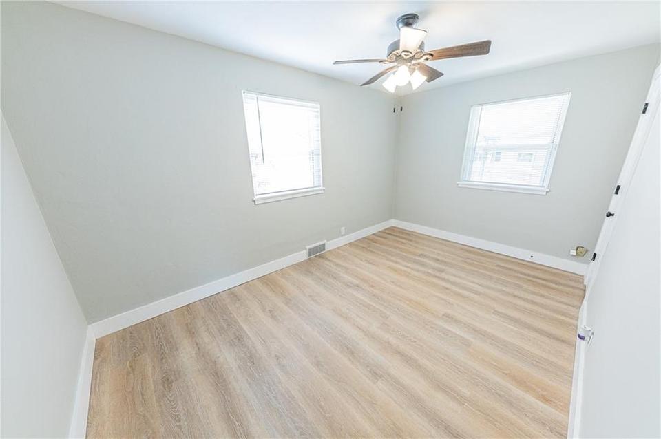  326 S Webster Ave, Indianapolis, IN 46219 photo 8