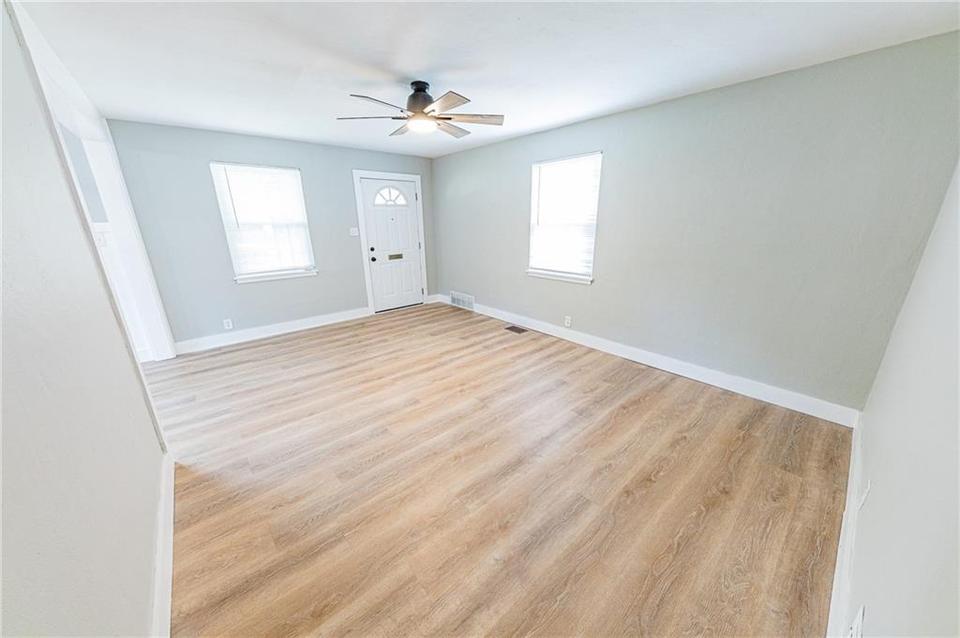  326 S Webster Ave, Indianapolis, IN 46219 photo 4