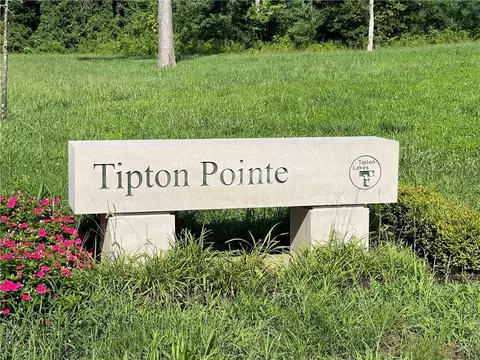 1997 Tipton Pointe Ct, Columbus, IN 47201