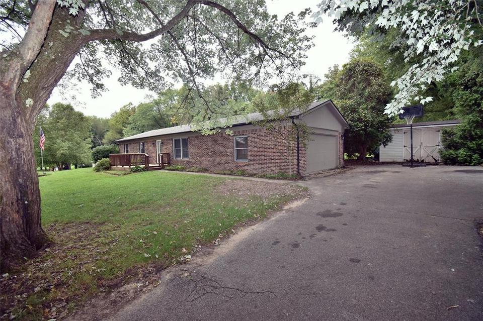  1910 Plantation Ln, Martinsville, IN 46151 photo 2