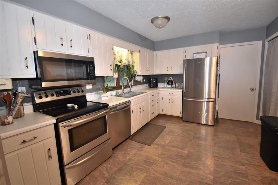  1910 Plantation Ln, Martinsville, IN 46151 photo 11