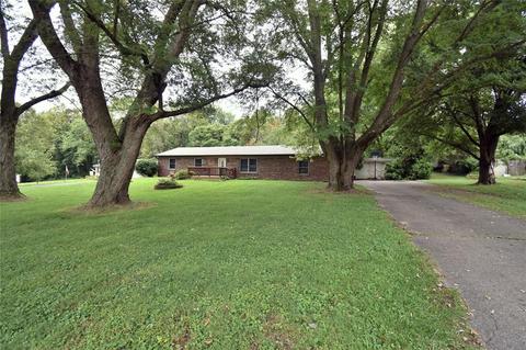 1910 Plantation Ln, Martinsville, IN 46151