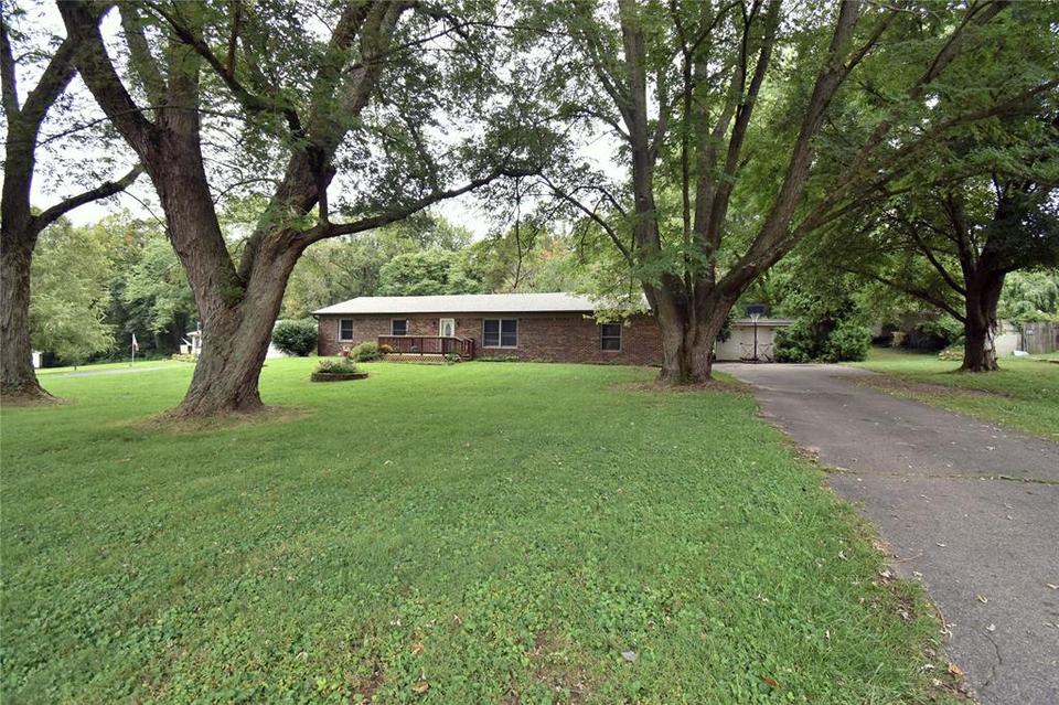  1910 Plantation Ln, Martinsville, IN 46151 photo 1