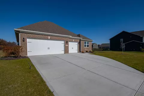 7736 Rolling Green Dr, Plainfield, IN 46168 photo 2