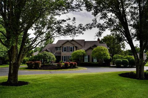 861 Shoreview Ct, Columbus, IN 47201