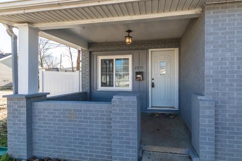 2241 Mapleton Ct, Columbus, IN 47201 photo 2