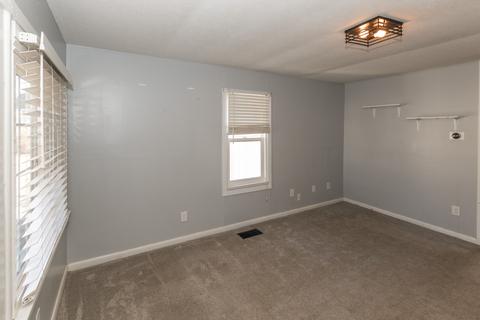 2241 Mapleton Ct, Columbus, IN 47201 photo 4