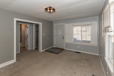 2241 Mapleton Ct, Columbus, IN 47201 photo 6