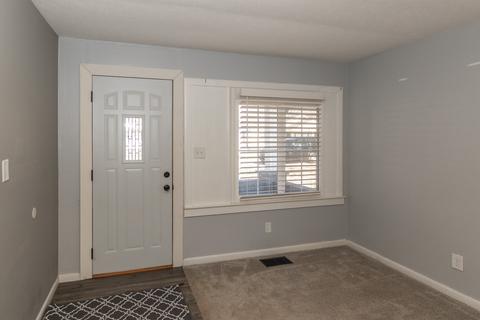 2241 Mapleton Ct, Columbus, IN 47201 photo 3