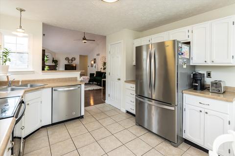 9727 Pine Ridge E Dr, Fishers, IN 46038 photo 7