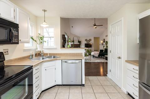 9727 Pine Ridge E Dr, Fishers, IN 46038 photo 6