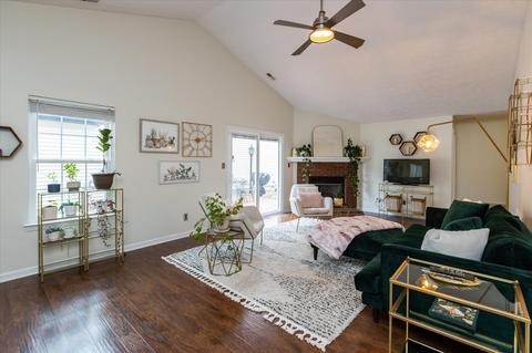 9727 Pine Ridge E Dr, Fishers, IN 46038 photo 2