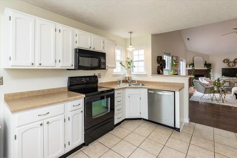 9727 Pine Ridge E Dr, Fishers, IN 46038 photo 8