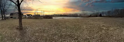7190 N Lakeshore Dr, Greenfield, IN 46140