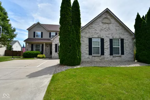 8667 N Autumnview Dr, Mccordsville, IN 46055