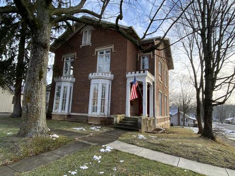 10 N Perry St, Vernon, IN 47282