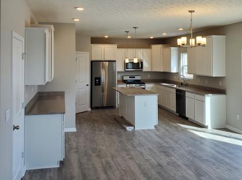 375 Carrick Glen Blvd, Pendleton, IN 46064 photo 2