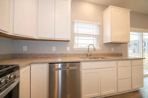 Kitchen - 161 Waterford Ct, Pendleton, IN 46064 photo 5 of 7