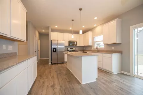 Kitchen - 161 Waterford Ct, Pendleton, IN 46064 photo 2 of 7