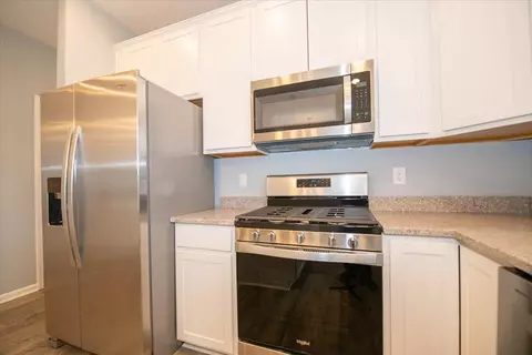 Kitchen - 161 Waterford Ct, Pendleton, IN 46064 photo 4 of 7