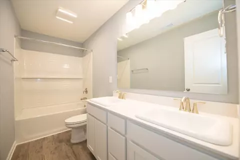 Bath - 161 Waterford Ct, Pendleton, IN 46064 photo 5 of 5
