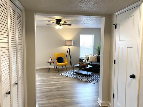 2292 Middle View Dr, Columbus, IN 47201 photo 2
