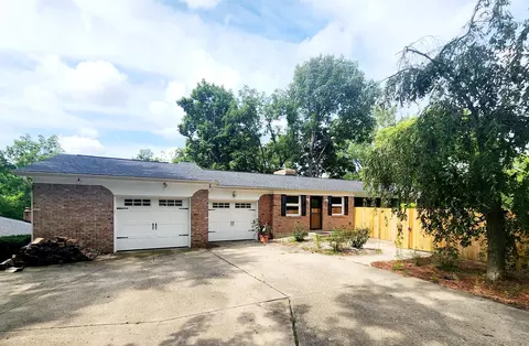 630 Lawnwood Dr, Greenwood, IN 46142
