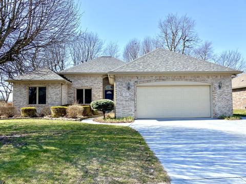466 White Oak Ln, Greenwood, IN 46142