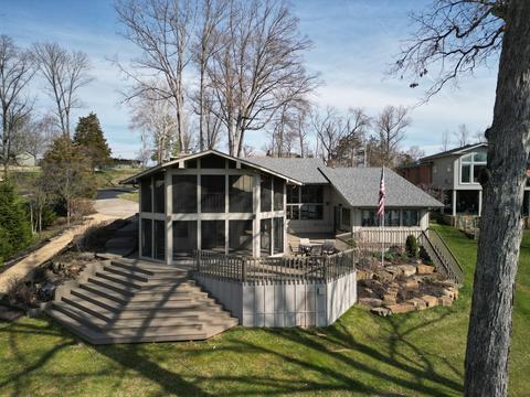 9567 Kelly Ct, Columbus, IN 47201