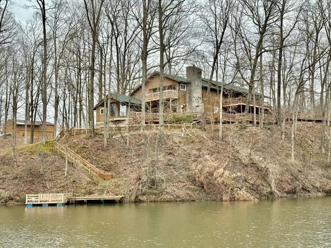 1155 S Shore Dr, Martinsville, IN 46151