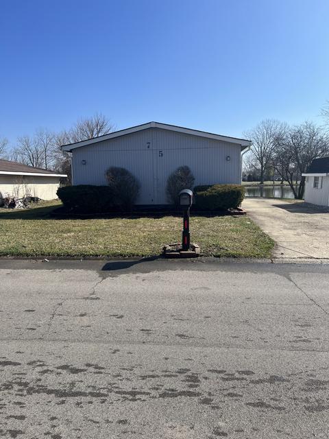 75 Fountain Lake Dr, Greenfield, IN 46140