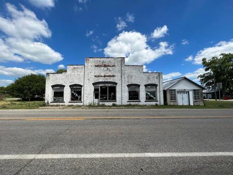104 Maple St, Dana, IN 47847