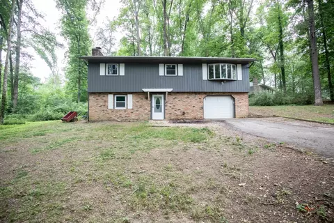 287 Oakridge Dr, North Vernon, IN 47265