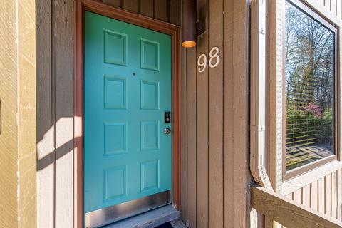 98 Lookout Ridge Dr, Columbus, IN 47201