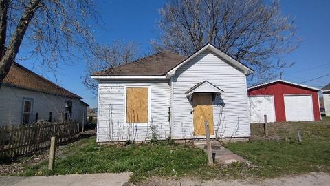 203 S 9th St, West Terre Haute, IN 47885