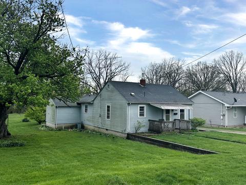 325 N Water St, Albany, IN 47320