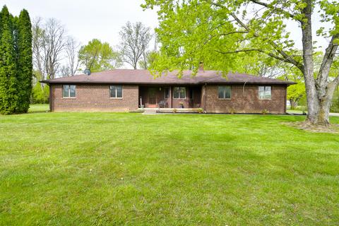990 Colonial Dr, Avon, IN 46123
