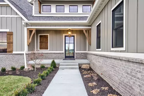 8135 Melbourne Pl, Zionsville, IN 46077