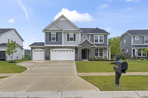 8226 Peggy Ct, Zionsville, IN 46077
