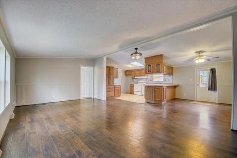 370 E Pendleton Pike, Ingalls, IN 46048 photo 6