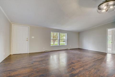 370 E Pendleton Pike, Ingalls, IN 46048 photo 7