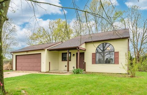 8208 N Waterford Dr, Columbus, IN 47201