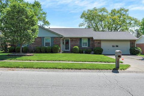 2833 Fox Pointe Dr, Columbus, IN 47203