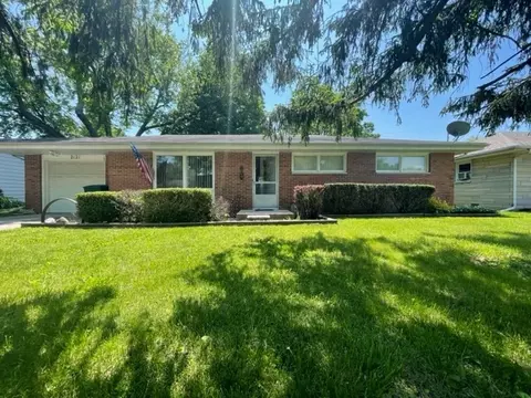 2121 W Surrey Dr, Muncie, IN 47304