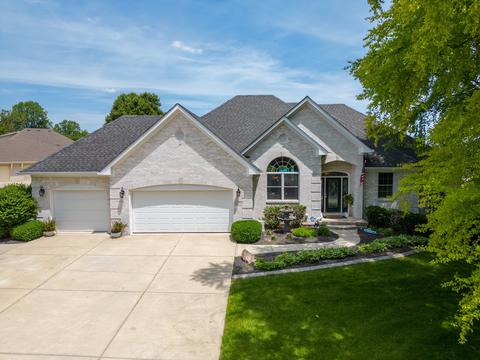 9725 N Summer Ridge Ct, Mooresville, IN 46158