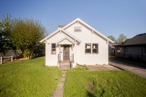 124 N 11th St, Elwood, IN 46036