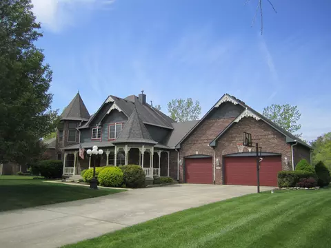 1144 N Creekview Dr, Greenfield, IN 46140
