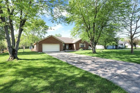 211 Cranberry Dr, Greenfield, IN 46140